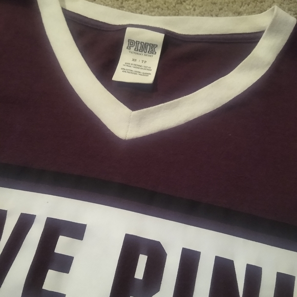 ⭕SOLD⭕XS VS PINK V neck T-shirt - Picture 2 of 2